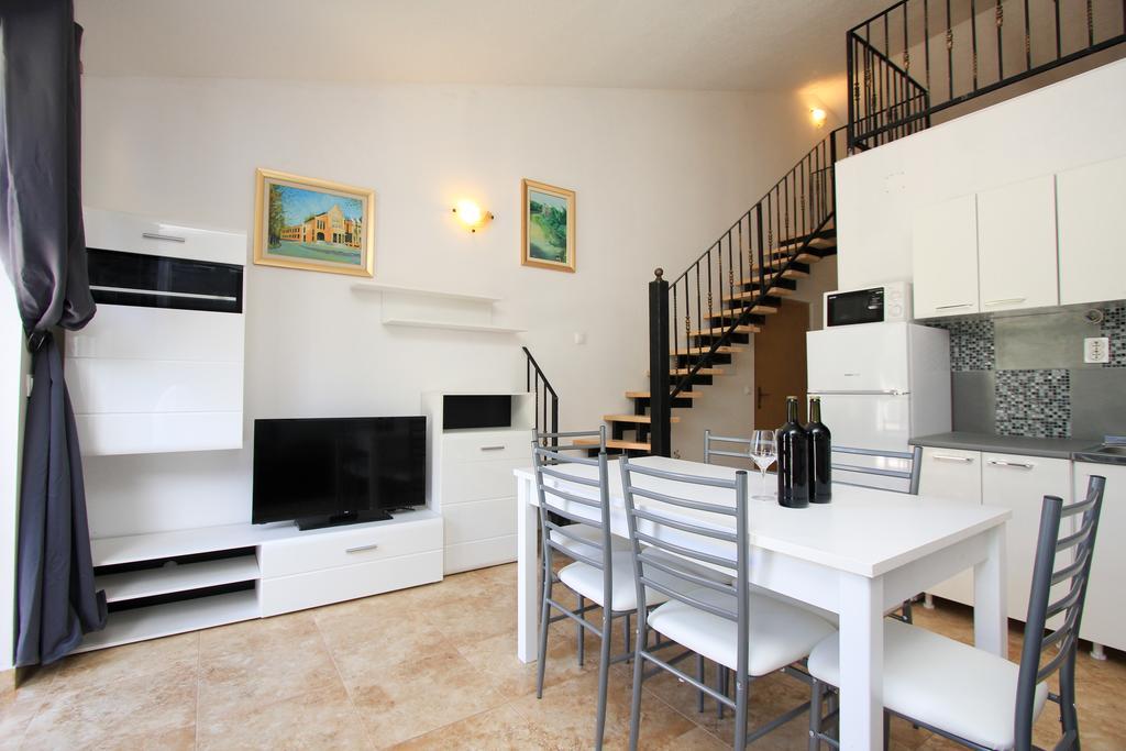 Robinson Bella Apartment Bogomolje Exterior foto
